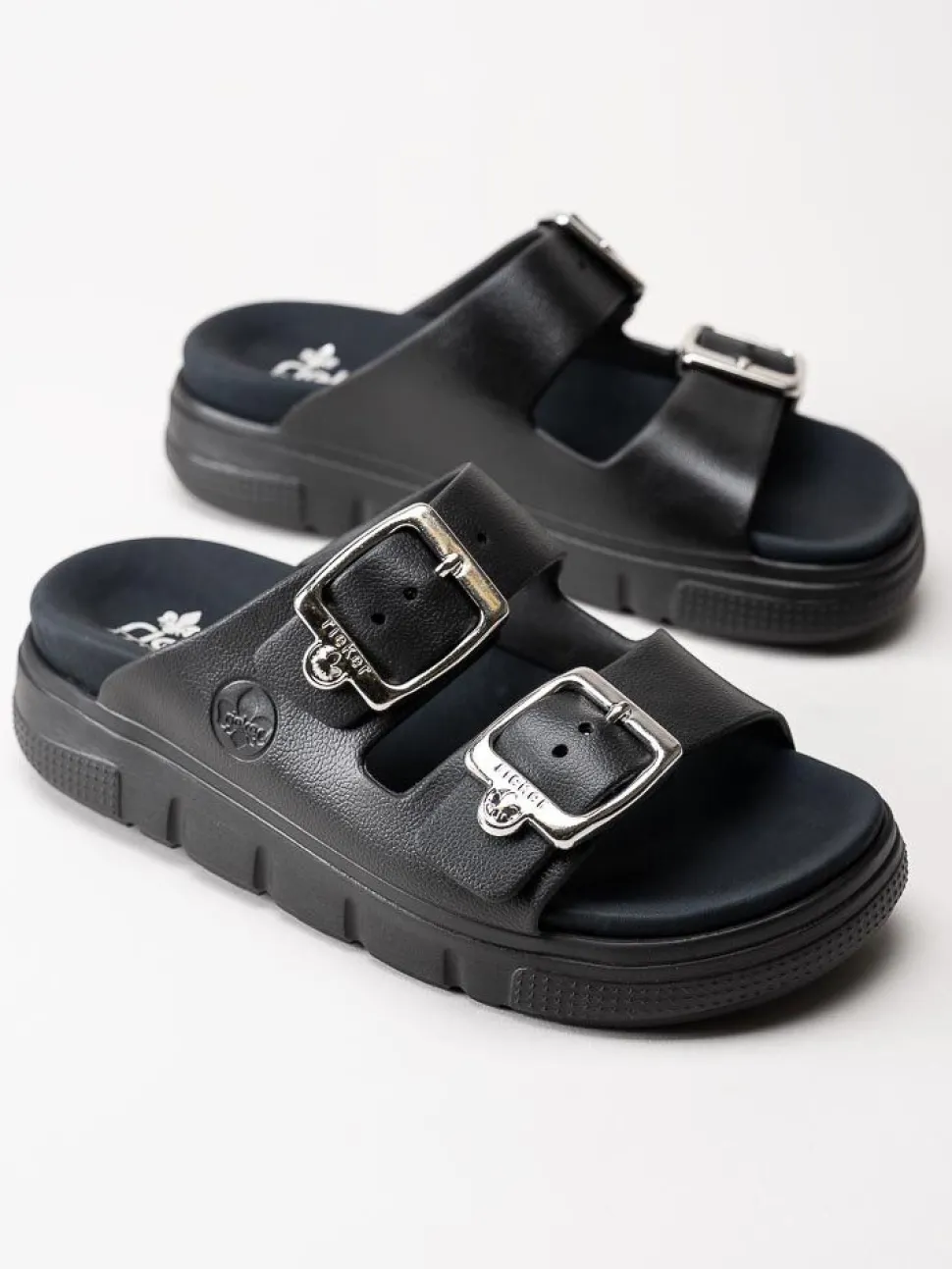 Rieker - Svarta slip in sandaler i skinnimitation