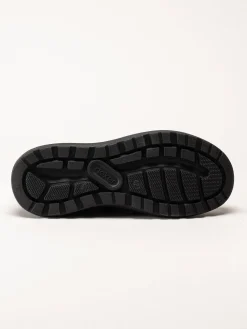 Rieker - Svarta slip on promenadskor i oljad nubuck