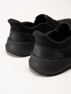 Rieker - Svarta slip on promenadskor i oljad nubuck