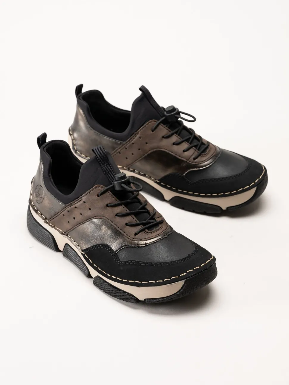 Rieker - Svarta slip on promenadskor