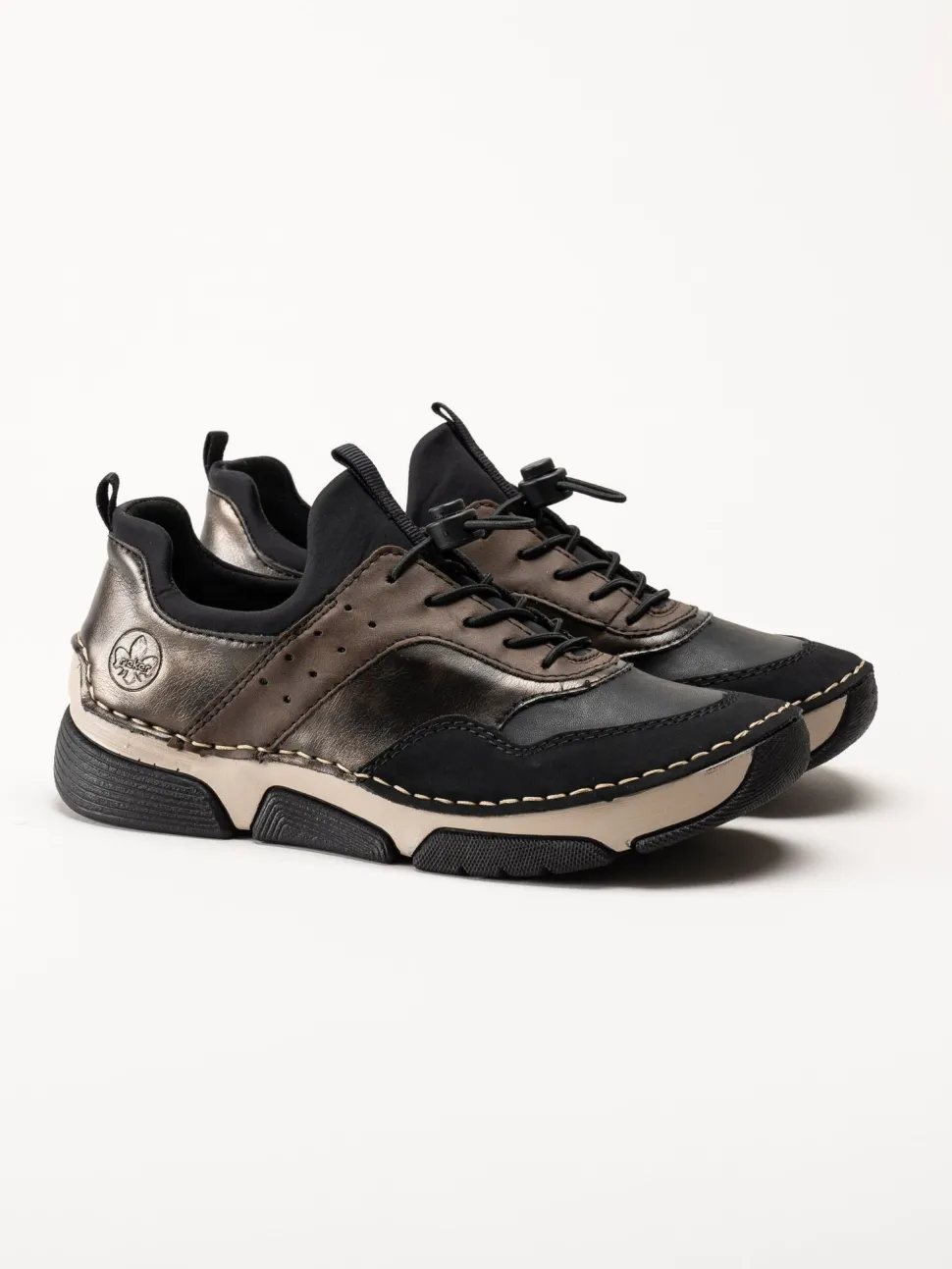 Rieker - Svarta slip on promenadskor
