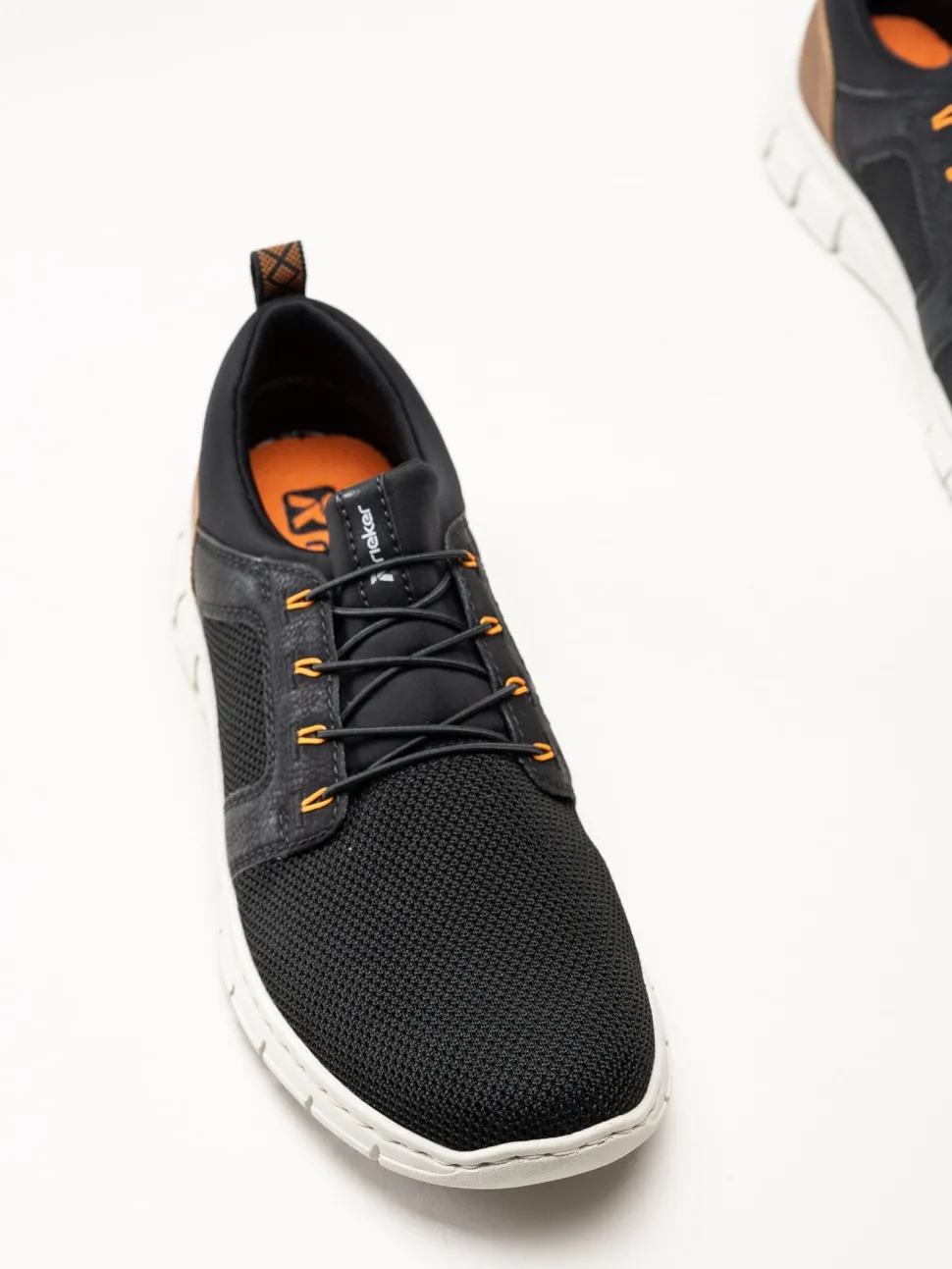 Rieker - Svarta slip on sneakers