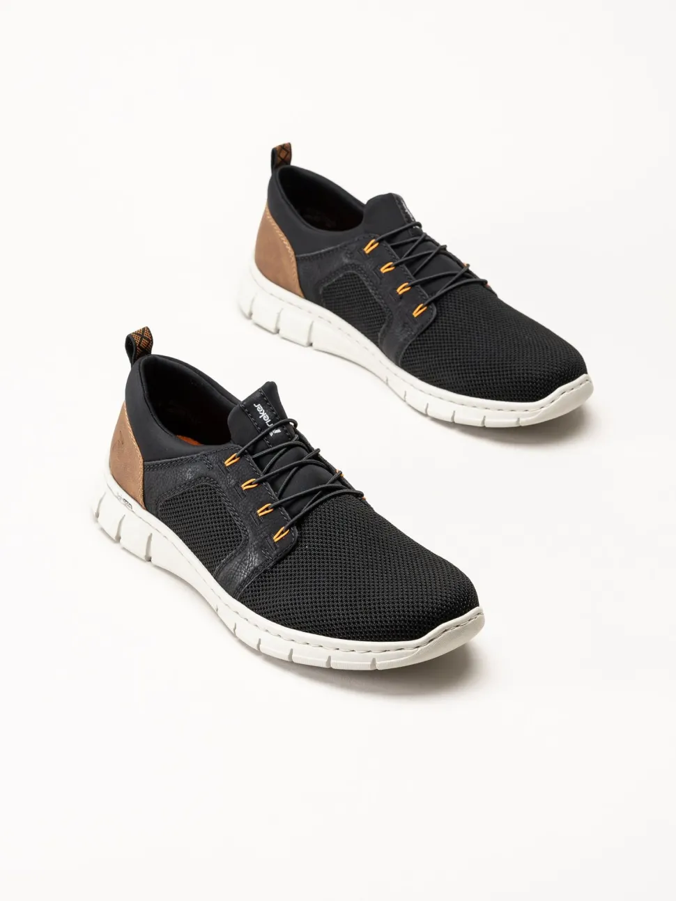 Rieker - Svarta slip on sneakers