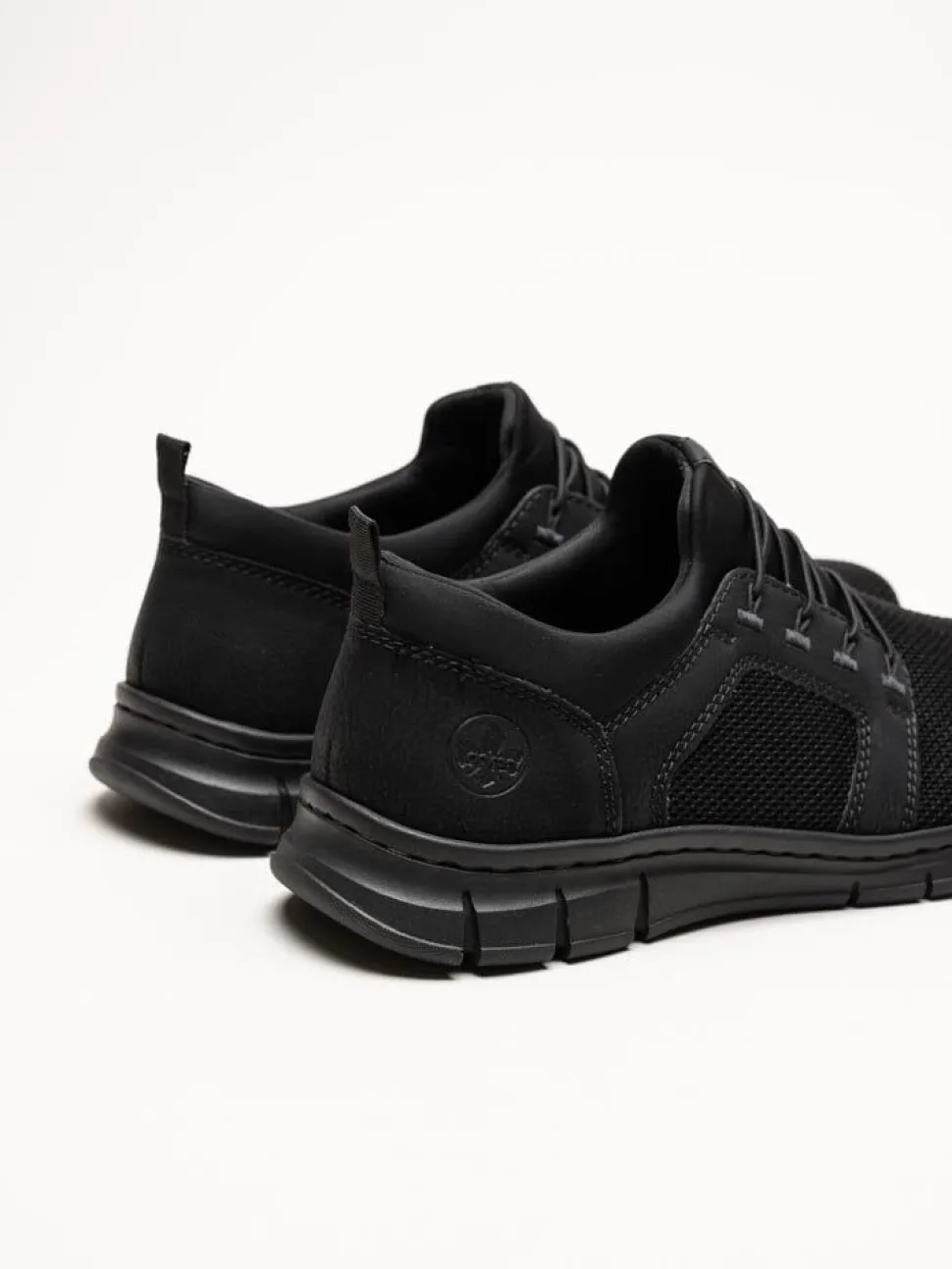Rieker - Svarta slip on sneakers