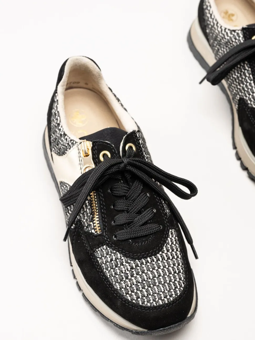 Rieker - Svarta sneakers i mocka och textil