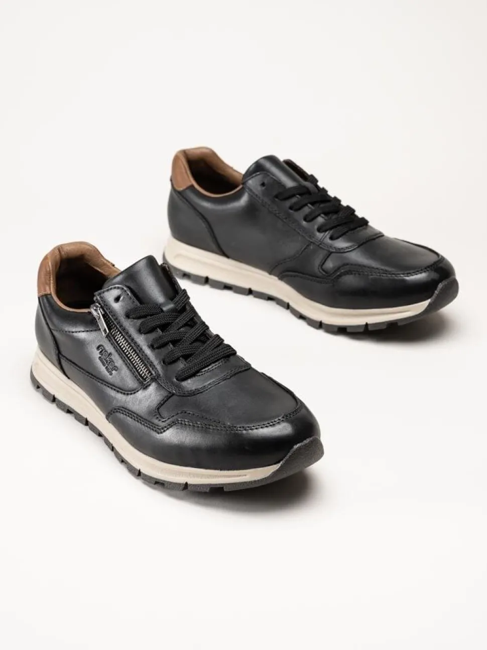 Rieker - Svarta sneakers i skinn