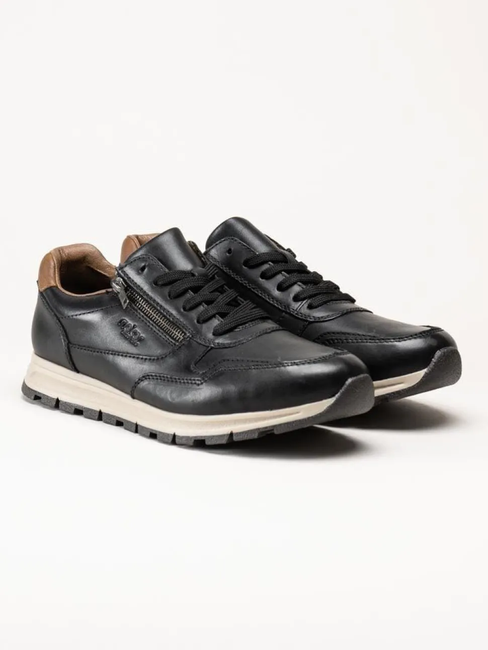 Rieker - Svarta sneakers i skinn