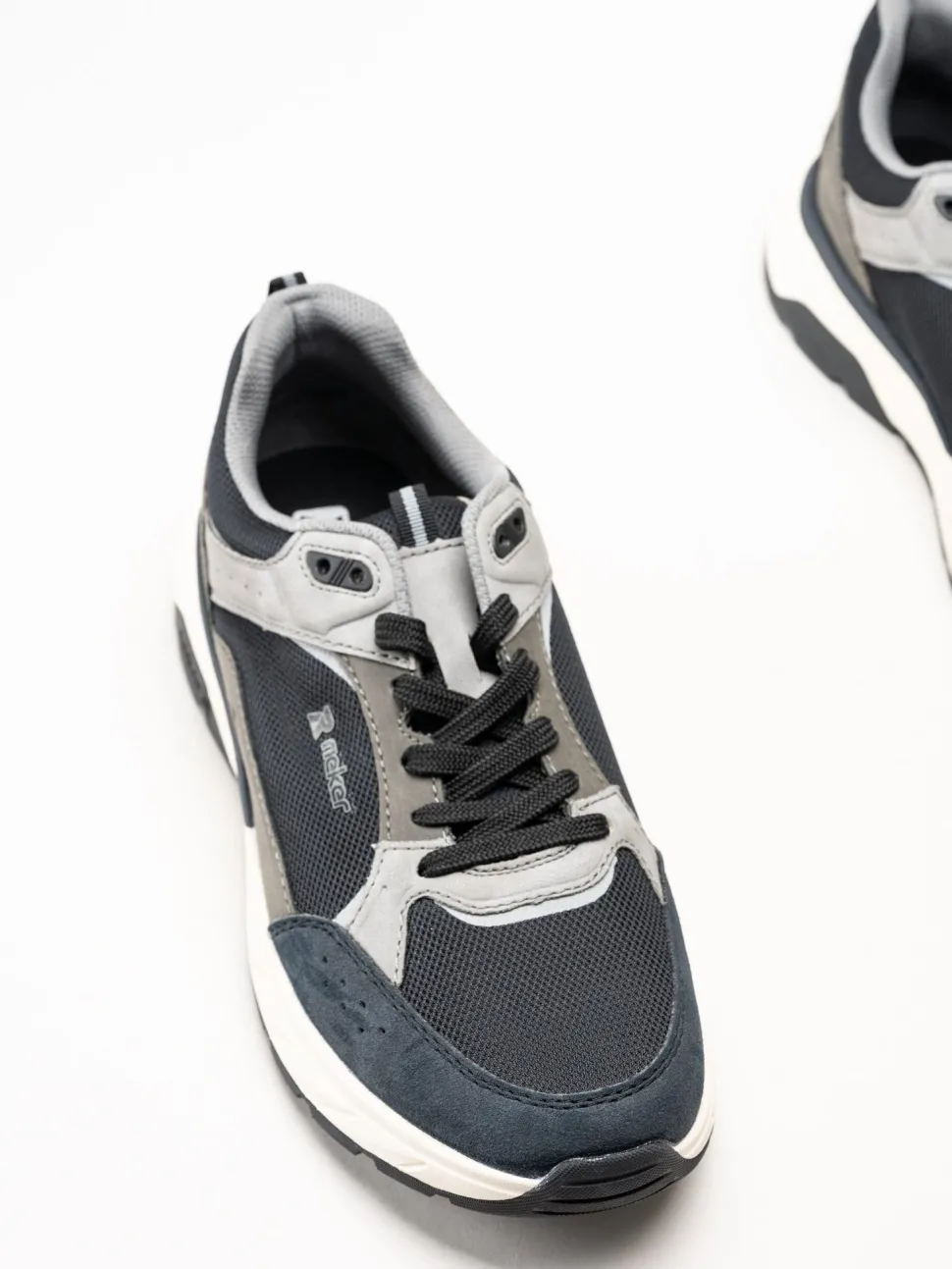 Rieker - Svarta sneakers i textil