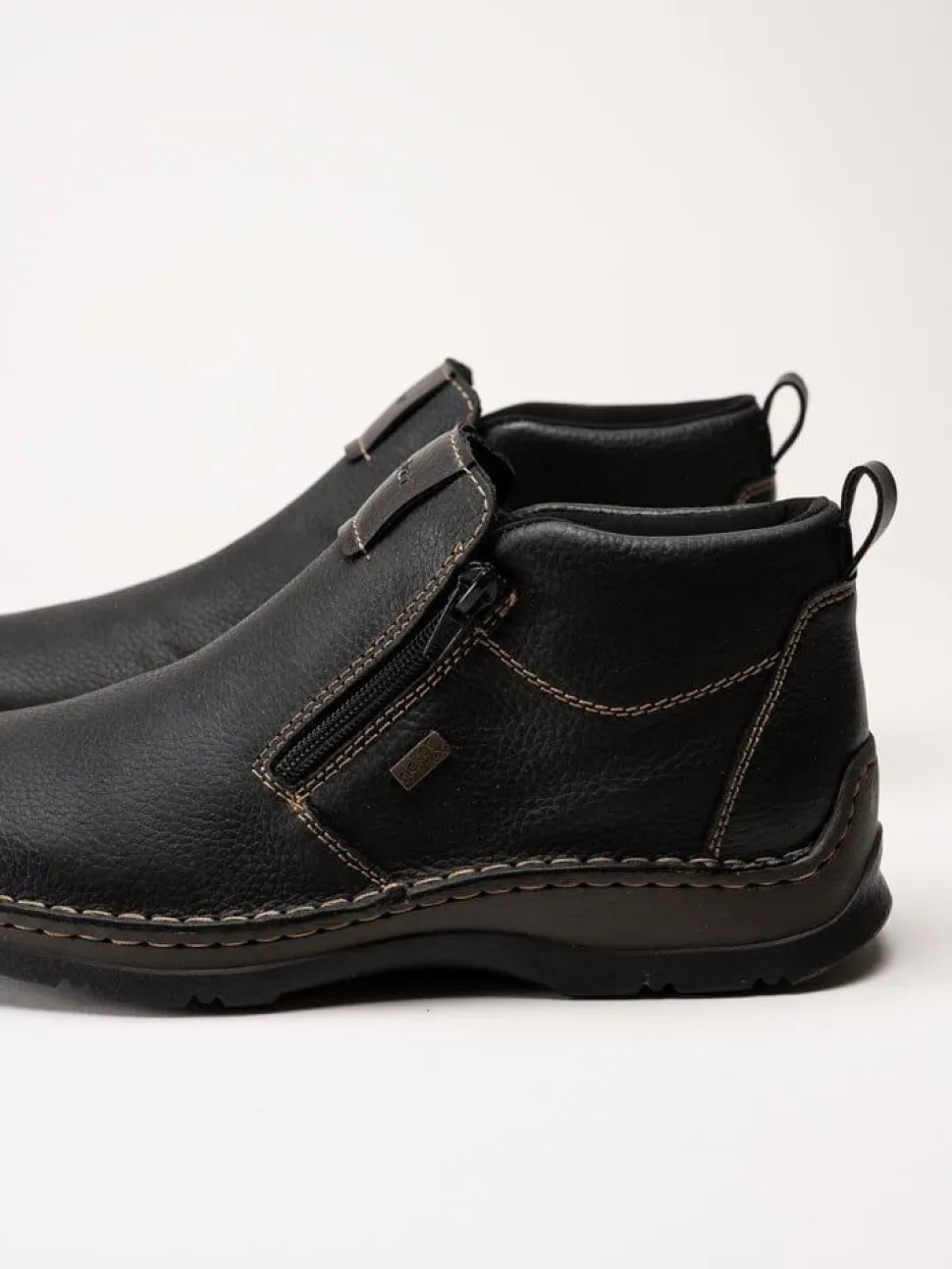 Rieker - Svarta ullfodrade boots i skinn
