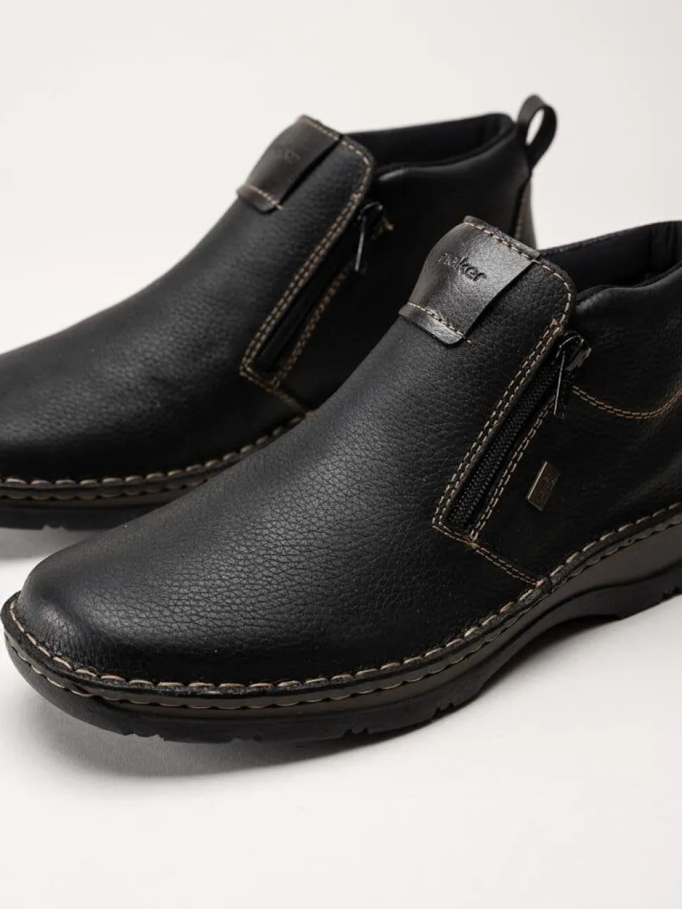 Rieker - Svarta ullfodrade boots i skinn