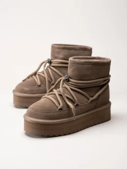 Rugged Gear - Bondi Mini LUXE - Ljusbruna fårskinnsfodrade boots i mocka