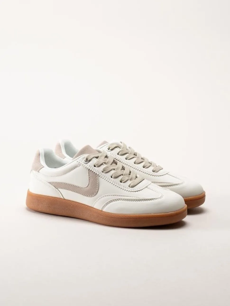 Rugged Gear - Vita retro sneakers i skinnimitation