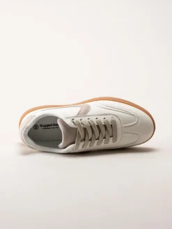 Rugged Gear - Vita retro sneakers i skinnimitation
