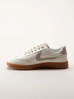 Rugged Gear - Vita retro sneakers i skinnimitation