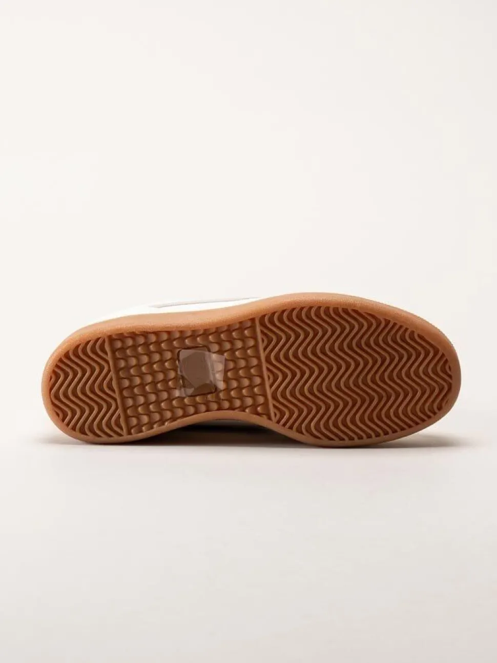 Rugged Gear - Vita retro sneakers i skinnimitation