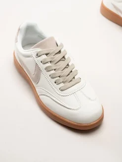 Rugged Gear - Vita retro sneakers i skinnimitation