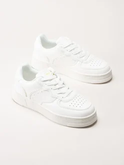 Rugged Gear - Vita sneakers i skinnimitation