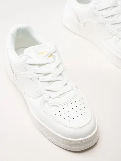 Rugged Gear - Vita sneakers i skinnimitation