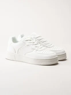 Rugged Gear - Vita sneakers i skinnimitation