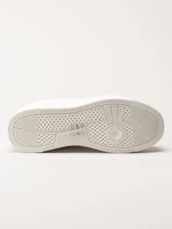 Rugged Gear - Vita sneakers i skinnimitation