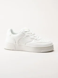 Rugged Gear - Vita sneakers i skinnimitation