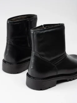 Sata - Svarta fårskinnsfodrade boots i skinn