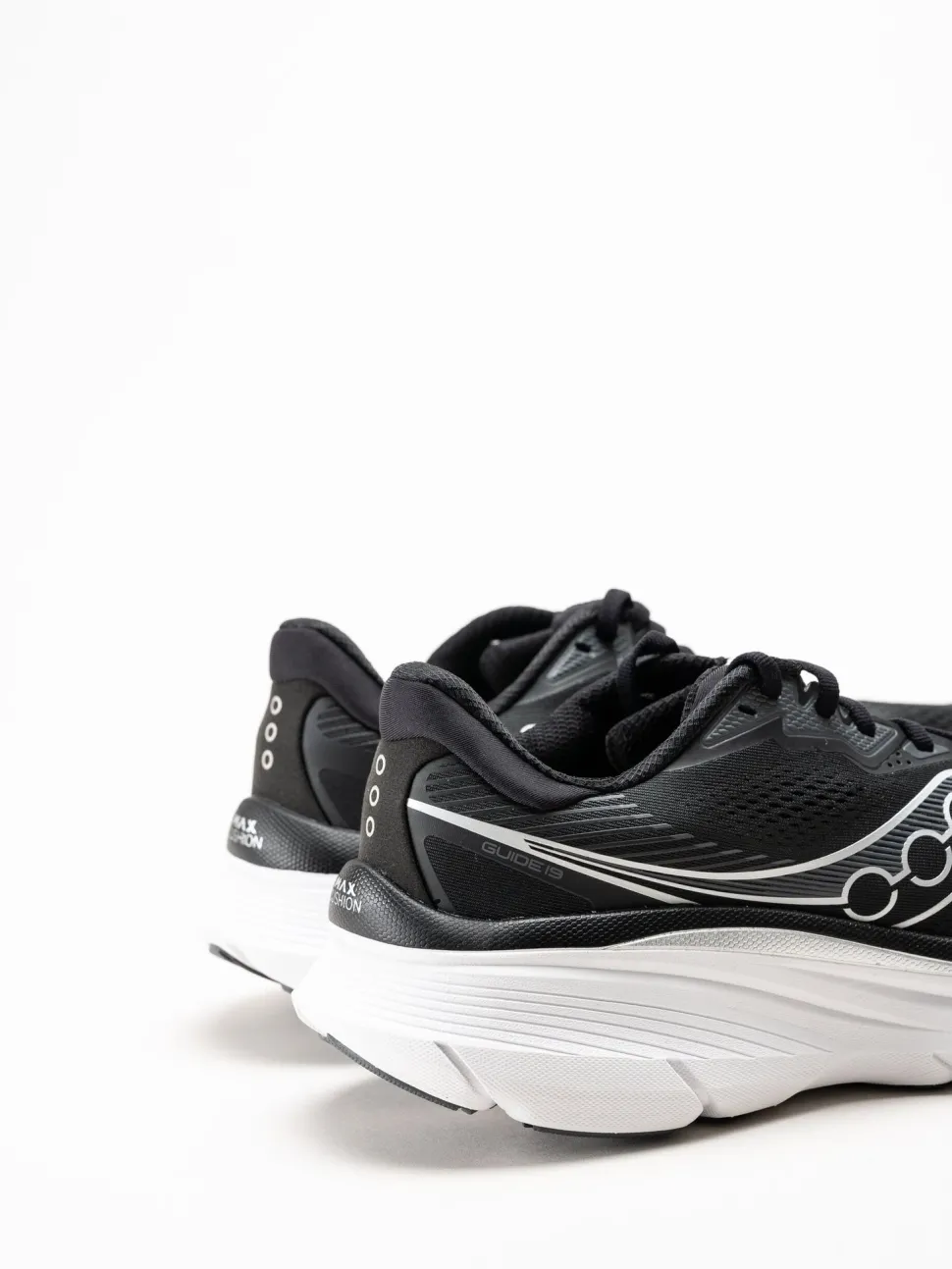 Saucony Original - Guide 19 - Svarta sneakers i textil
