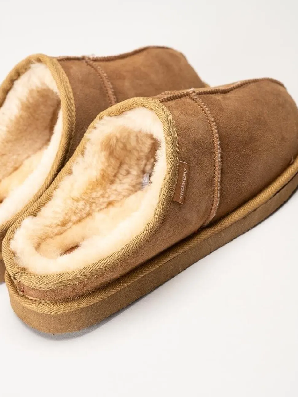 Shepherd - Bobo - Ljusbruna slip in tofflor i mocka