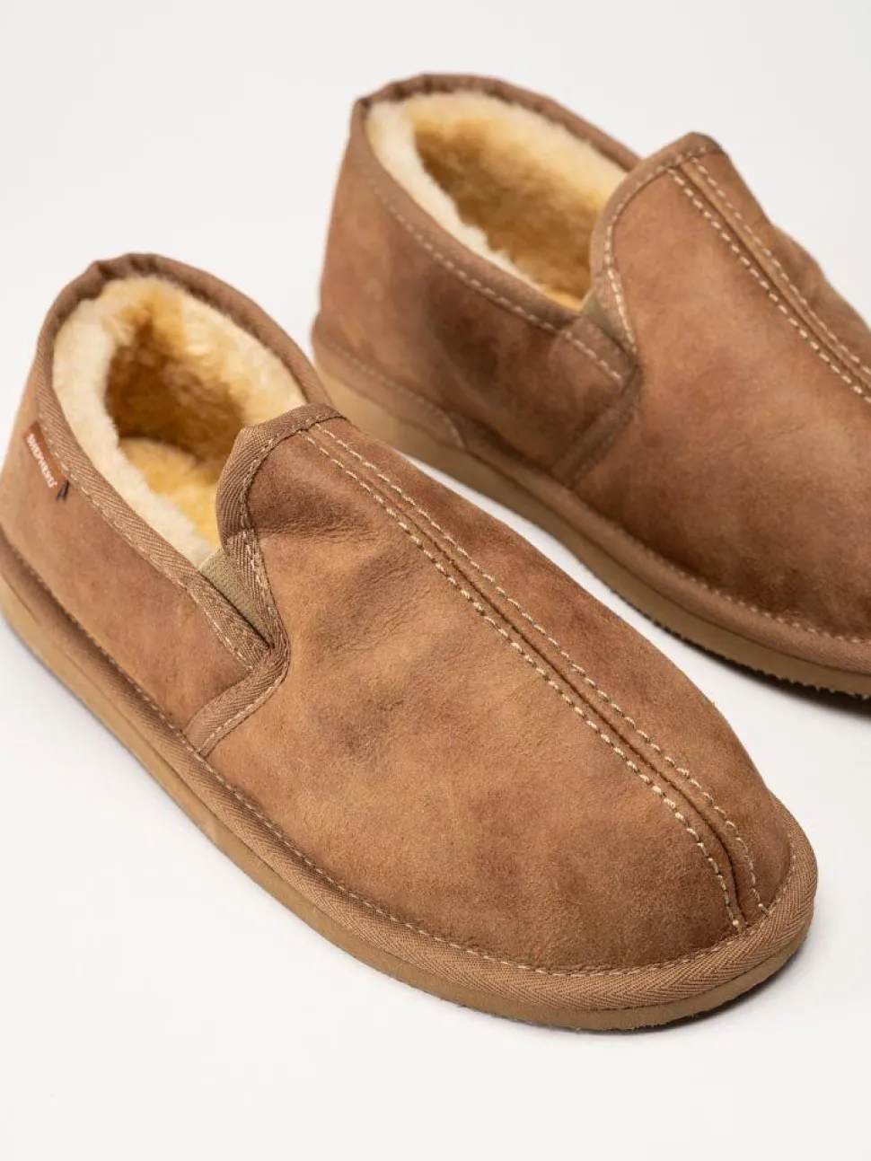 Shepherd - Bosse - Ljusbruna slip on fårskinnstofflor