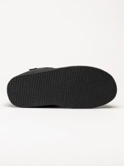 Shepherd - Bosse - Svarta slip on fårskinnstofflor