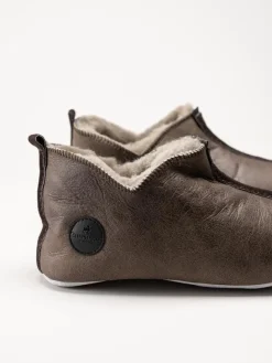 Shepherd - Henrik - Mörkbruna slip on fårskinnstofflor