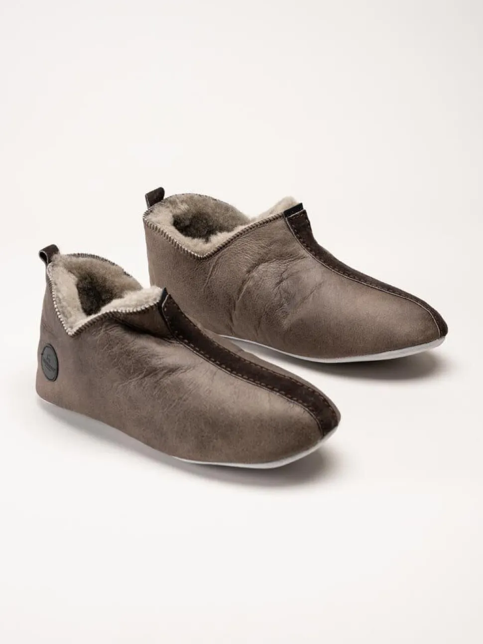 Shepherd - Henrik - Mörkbruna slip on fårskinnstofflor