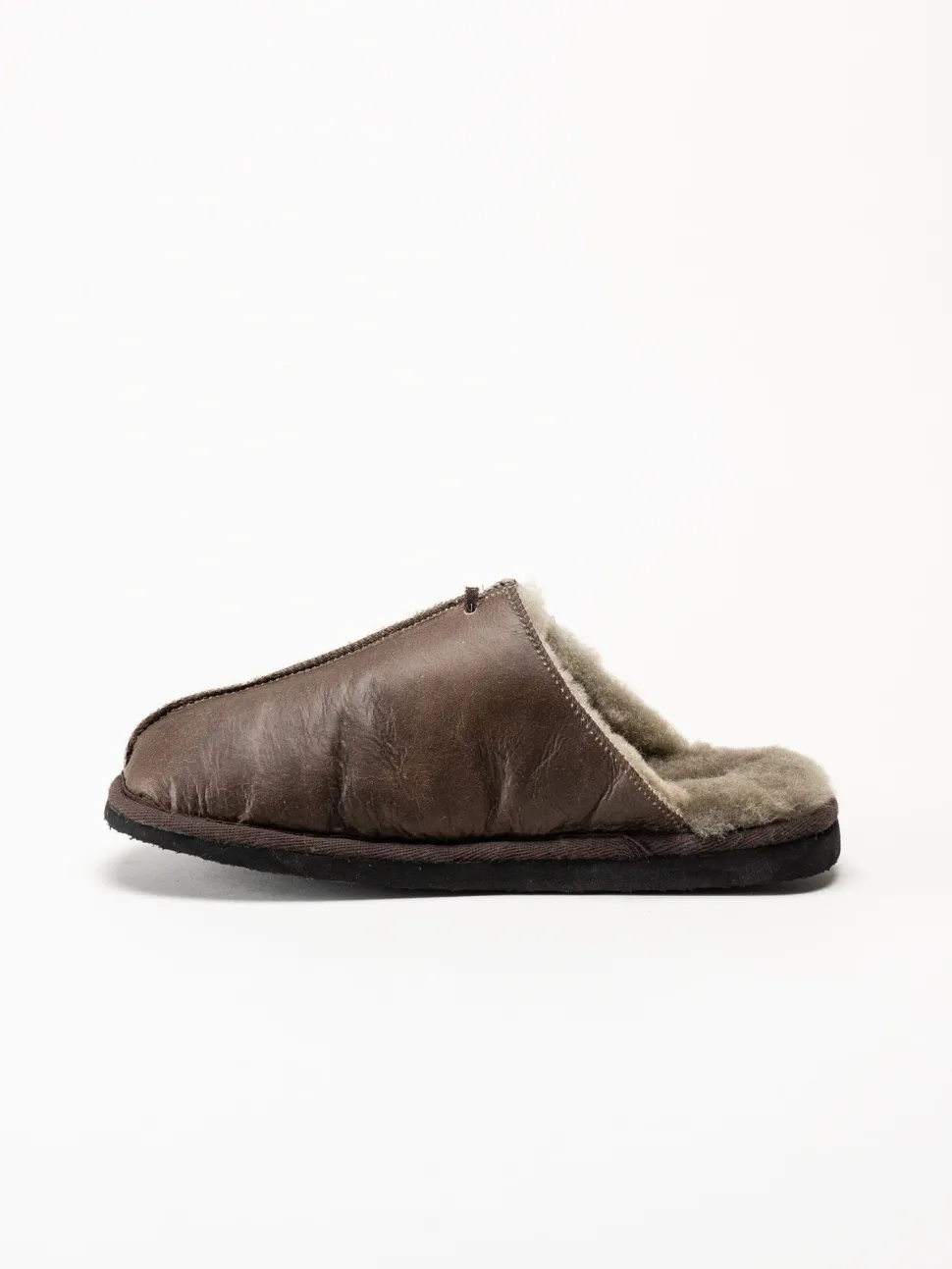 Shepherd - Hugo - Mörkbruna slip in fårskinnstofflor