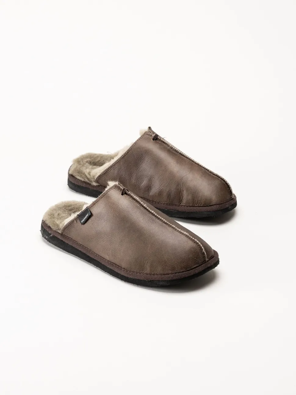 Shepherd - Hugo - Mörkbruna slip in fårskinnstofflor