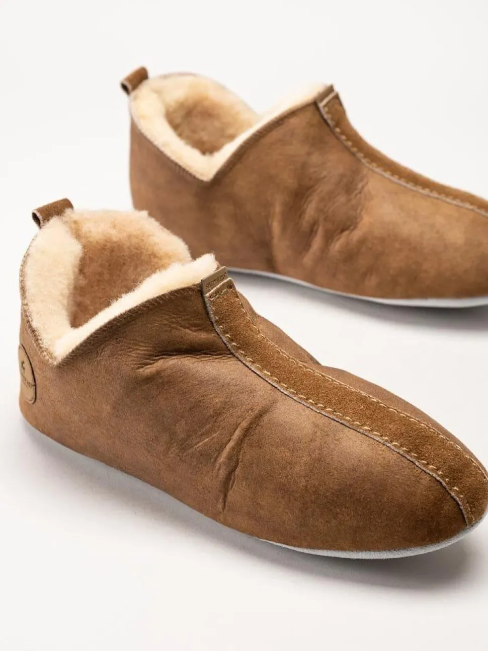 Shepherd - Lina - Ljusbruna slip on fårskinnstofflor