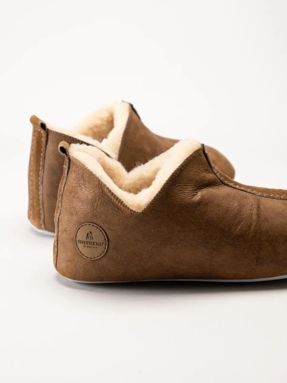 Shepherd - Lina - Ljusbruna slip on fårskinnstofflor