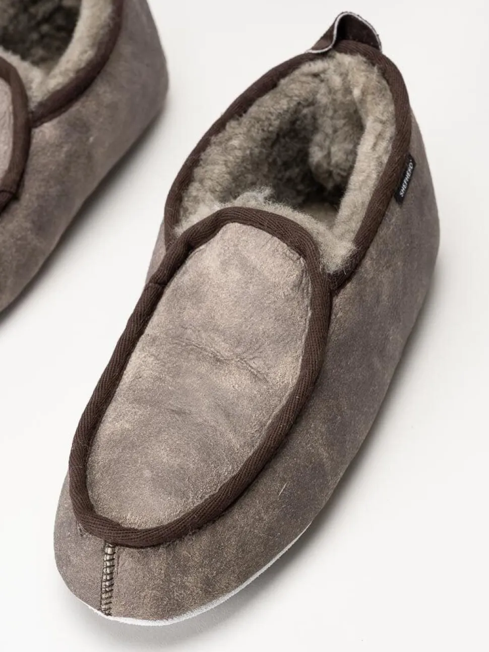 Shepherd - Malte - Bruna slip on fårskinnstofflor