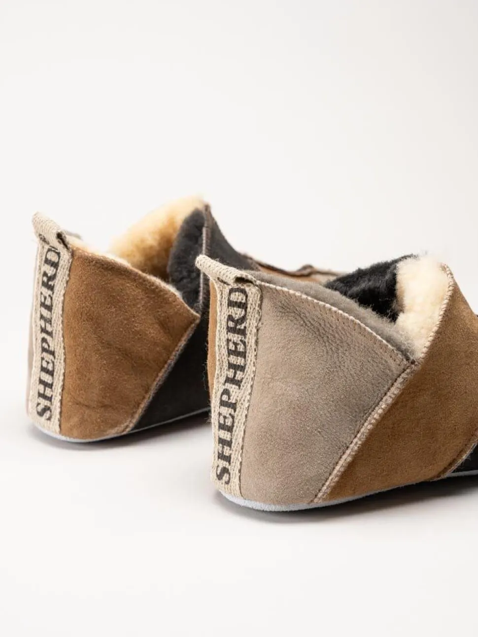 Shepherd - Nora - Multifärgade slip on fårskinnstofflor