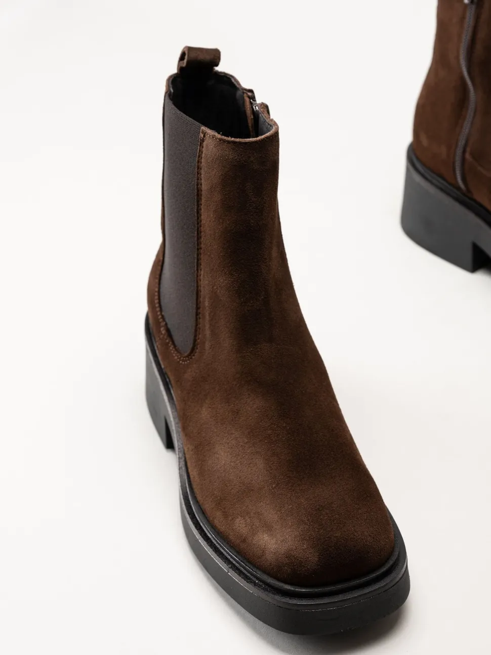 Shoedesign Copenhagen - Saddle - Mörkbruna chelsea boots i mocka