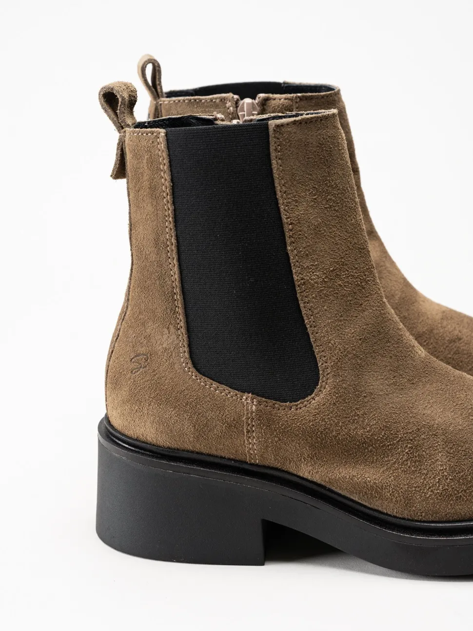 Shoedesign Copenhagen - Saddle - Bruna chelsea boots i mocka