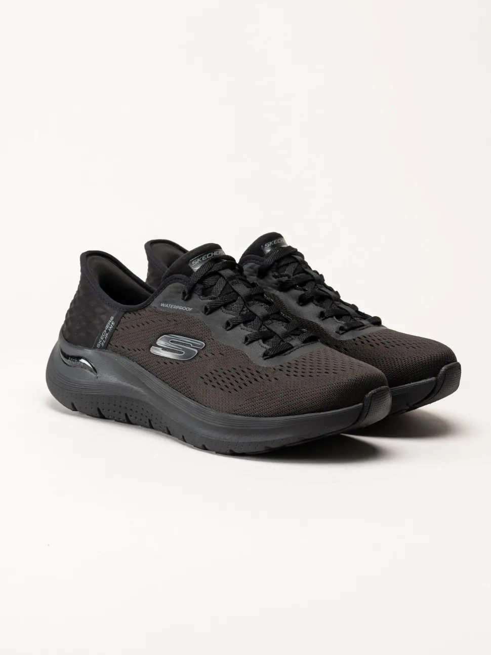 Skechers - Arch Fit 2.0 - Morning Mist - Svarta vattentäta slip-ins sportskor
