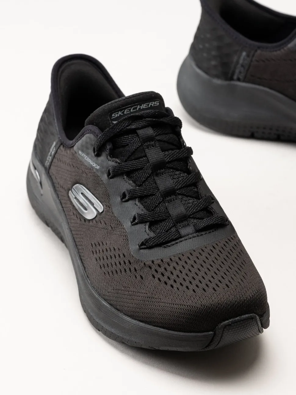Skechers - Arch Fit 2.0 - Morning Mist - Svarta vattentäta slip-ins sportskor