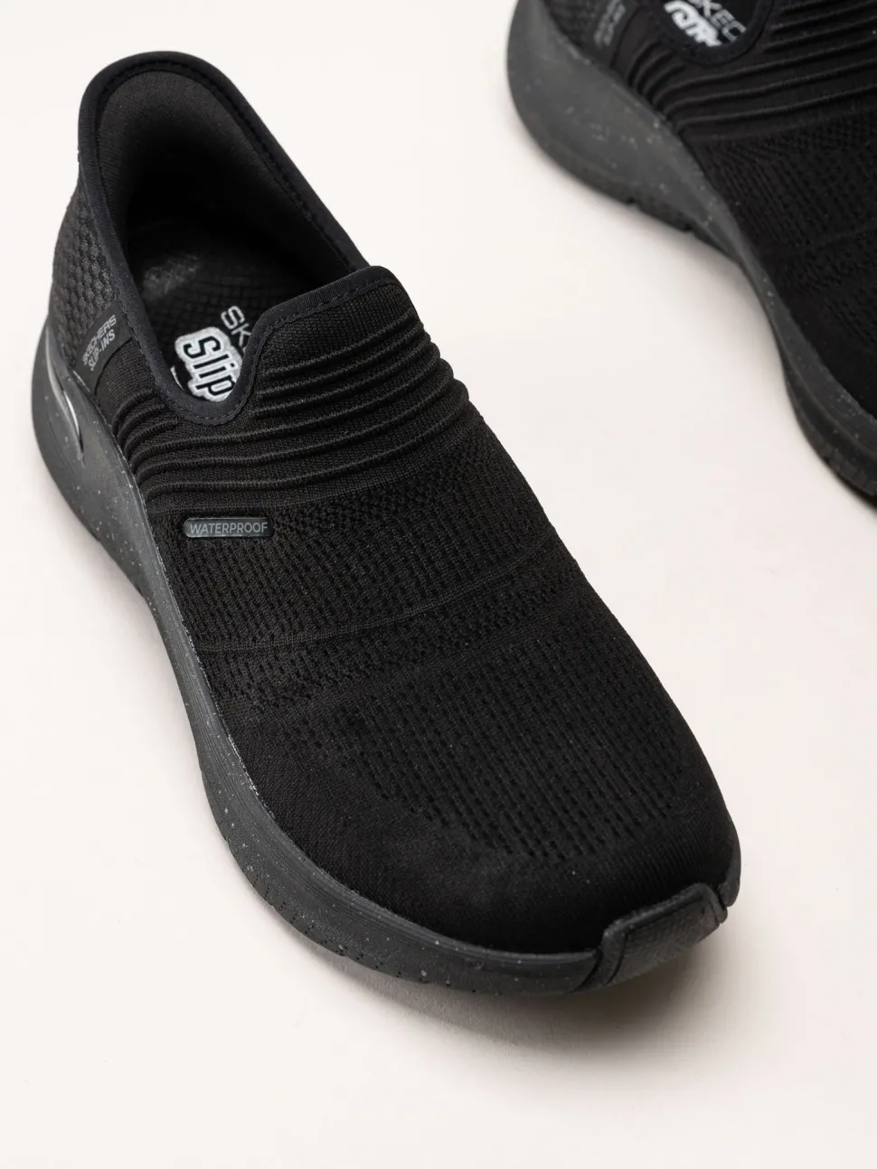 Skechers - Arch Fit 2.0 - Svarta slip-ins sneakers