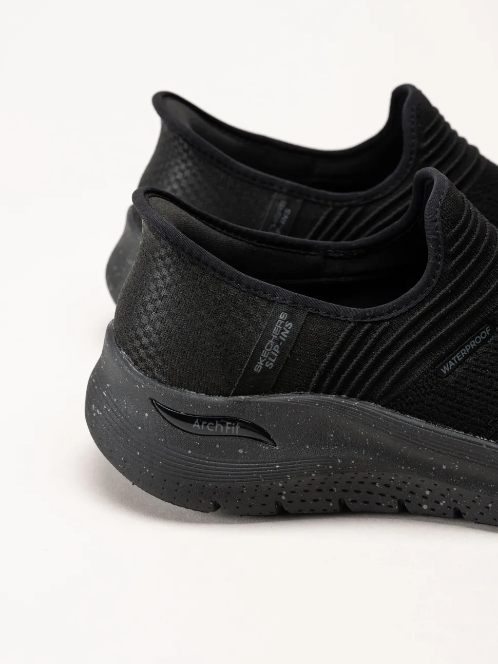 Skechers - Arch Fit 2.0 - Svarta slip-ins sneakers