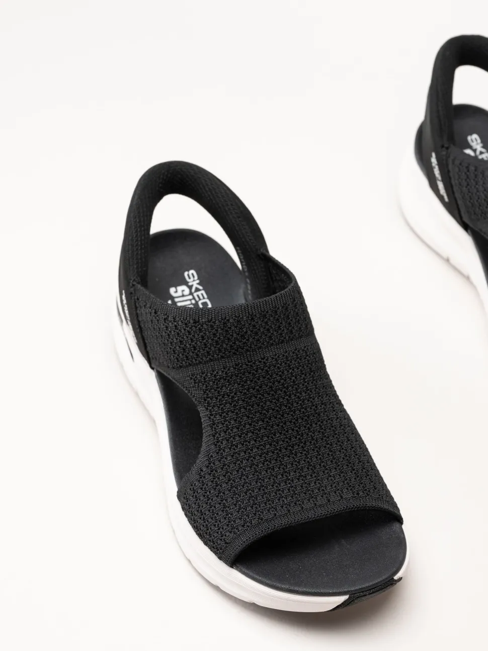 Skechers - Arch Fit - Svarta slip-in sandaler