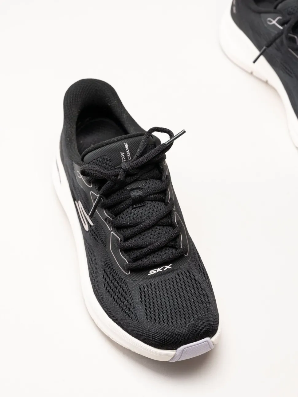 Skechers - Arch Fit 2.0 - Svarta slip-ins sneakers i mesh