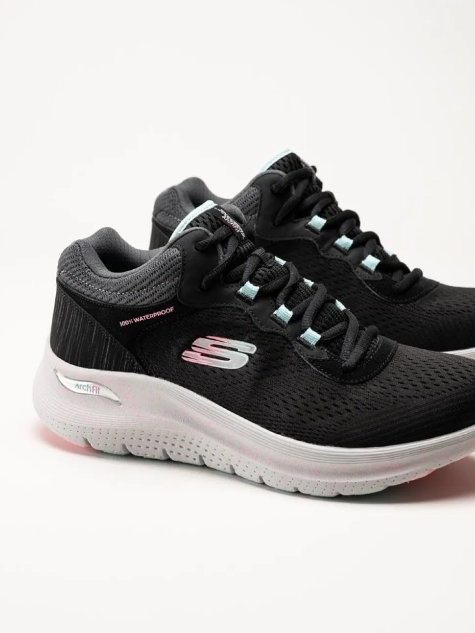 Skechers - Arch Fit 2.0 - Svarta vattentäta sportskor
