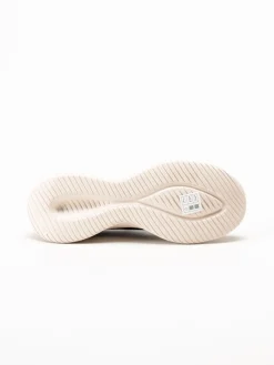 Skechers - Arch Fit Ultra Flex 3.0 Martha - Svarta slip-ins sneakers