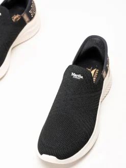 Skechers - Arch Fit Ultra Flex 3.0 Martha - Svarta slip-ins sneakers
