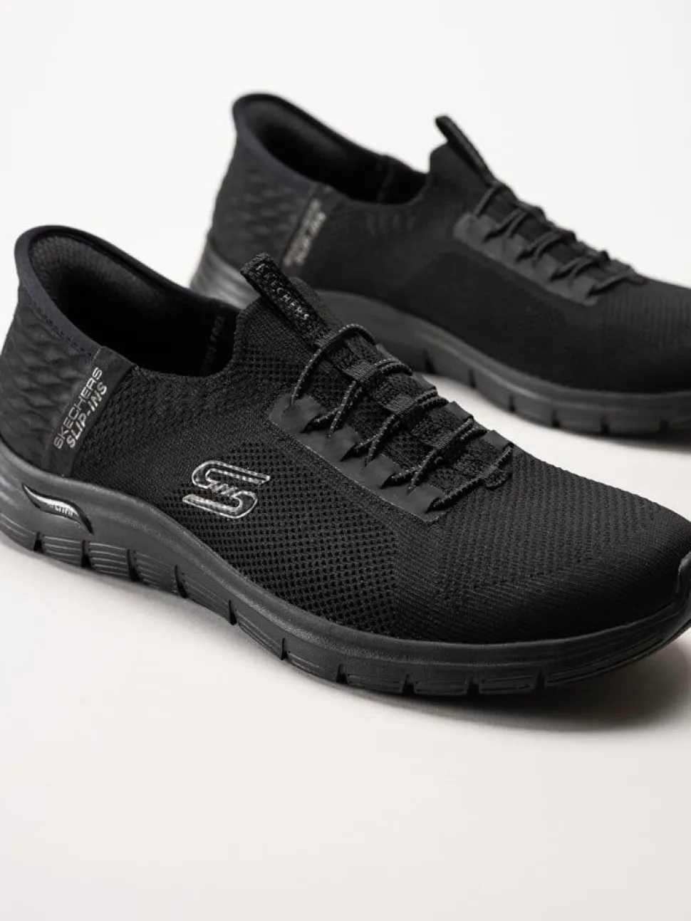 Skechers - Arch Fit Vista - Svarta slip-ins sneakers